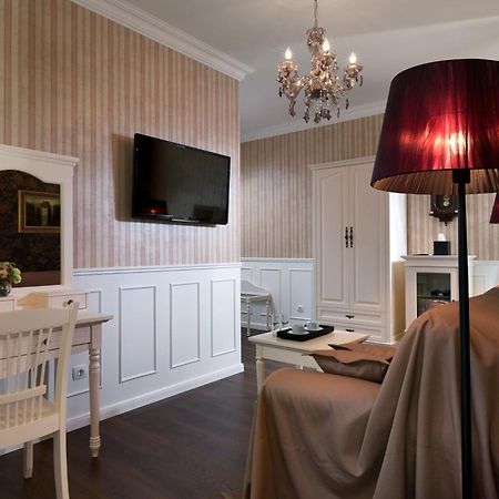 De Gaulle Boutique Hotel Kharkiv Bagian luar foto
