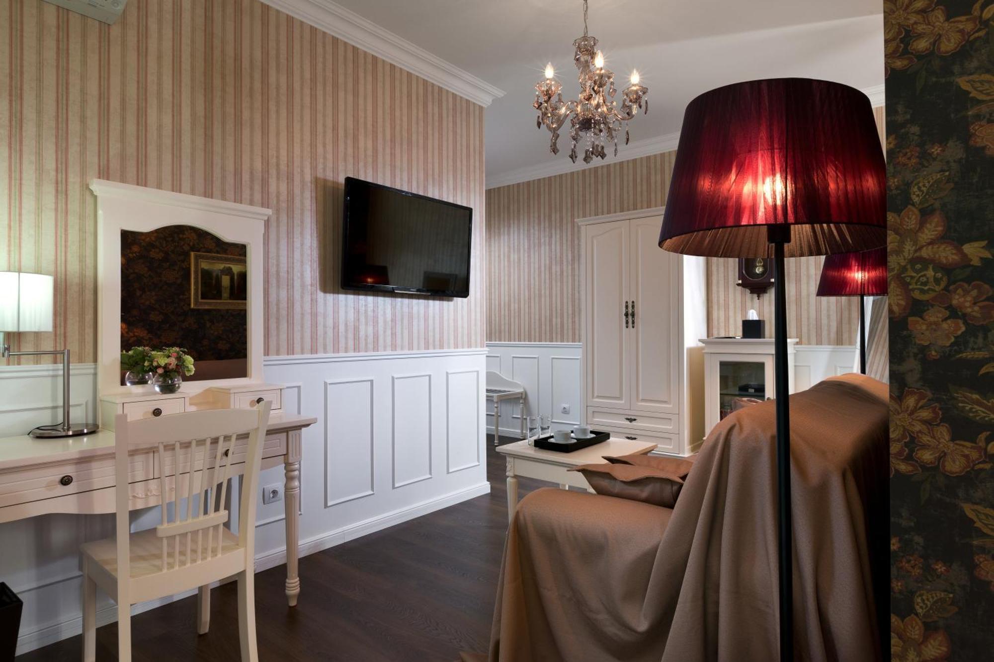 De Gaulle Boutique Hotel Kharkiv Bagian luar foto