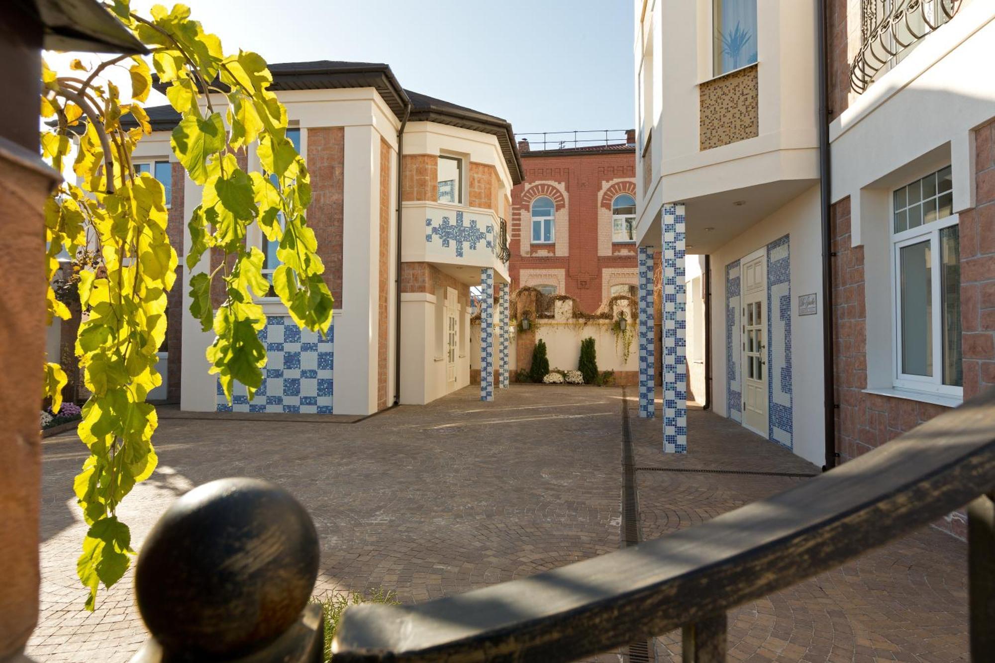De Gaulle Boutique Hotel Kharkiv Bagian luar foto