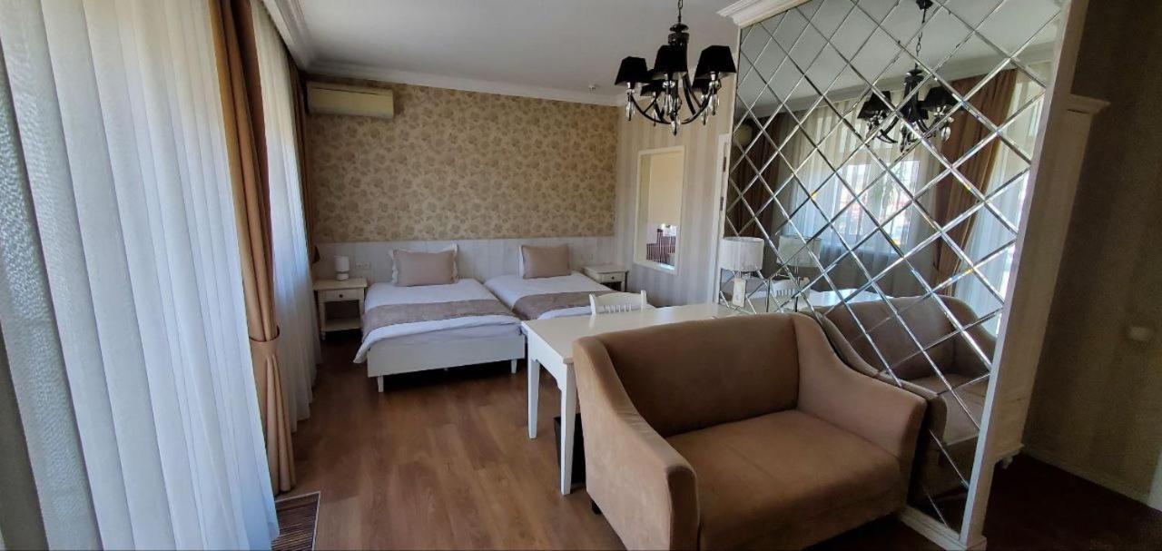 De Gaulle Boutique Hotel Kharkiv Bagian luar foto