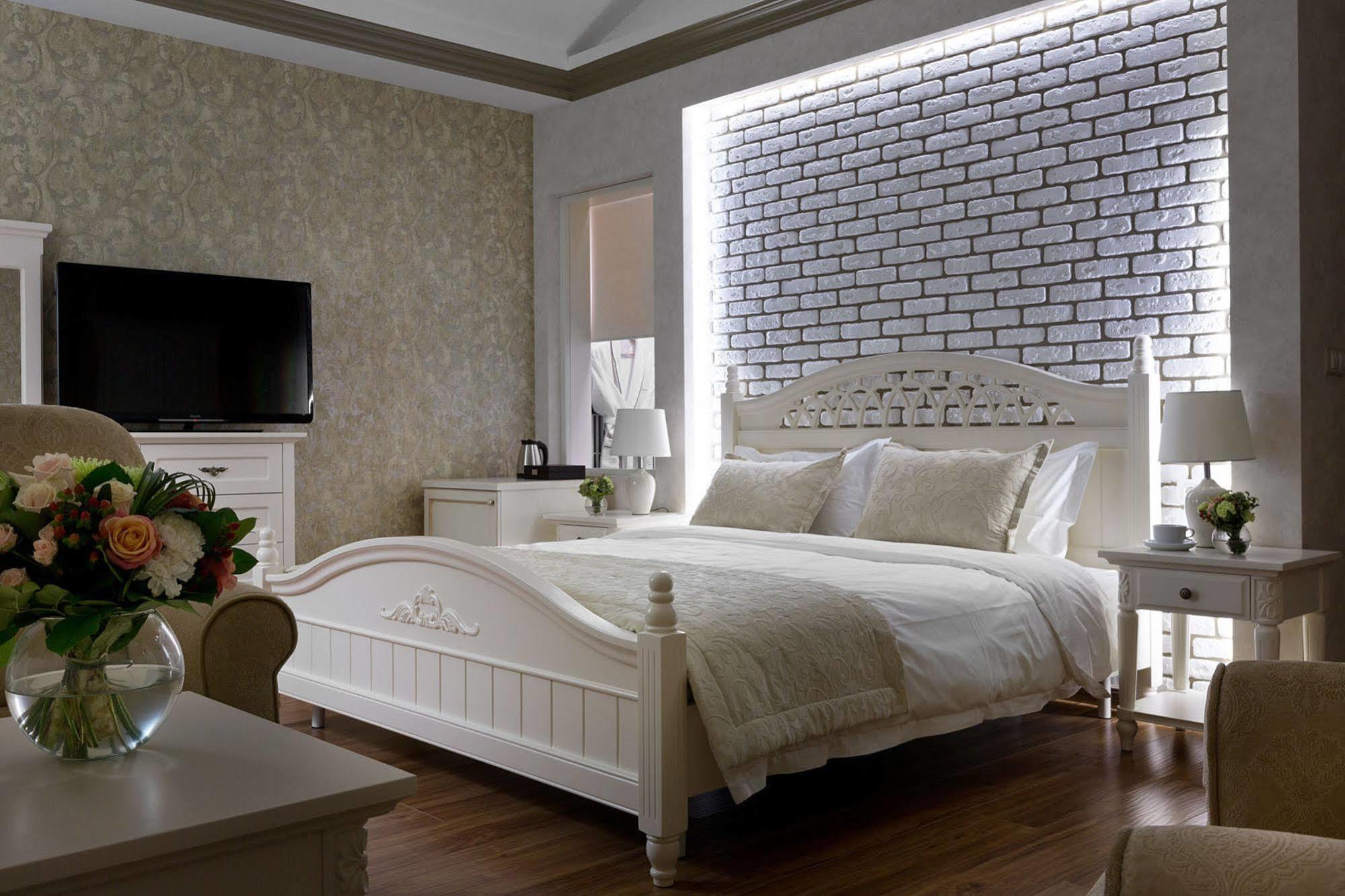 De Gaulle Boutique Hotel Kharkiv Bagian luar foto