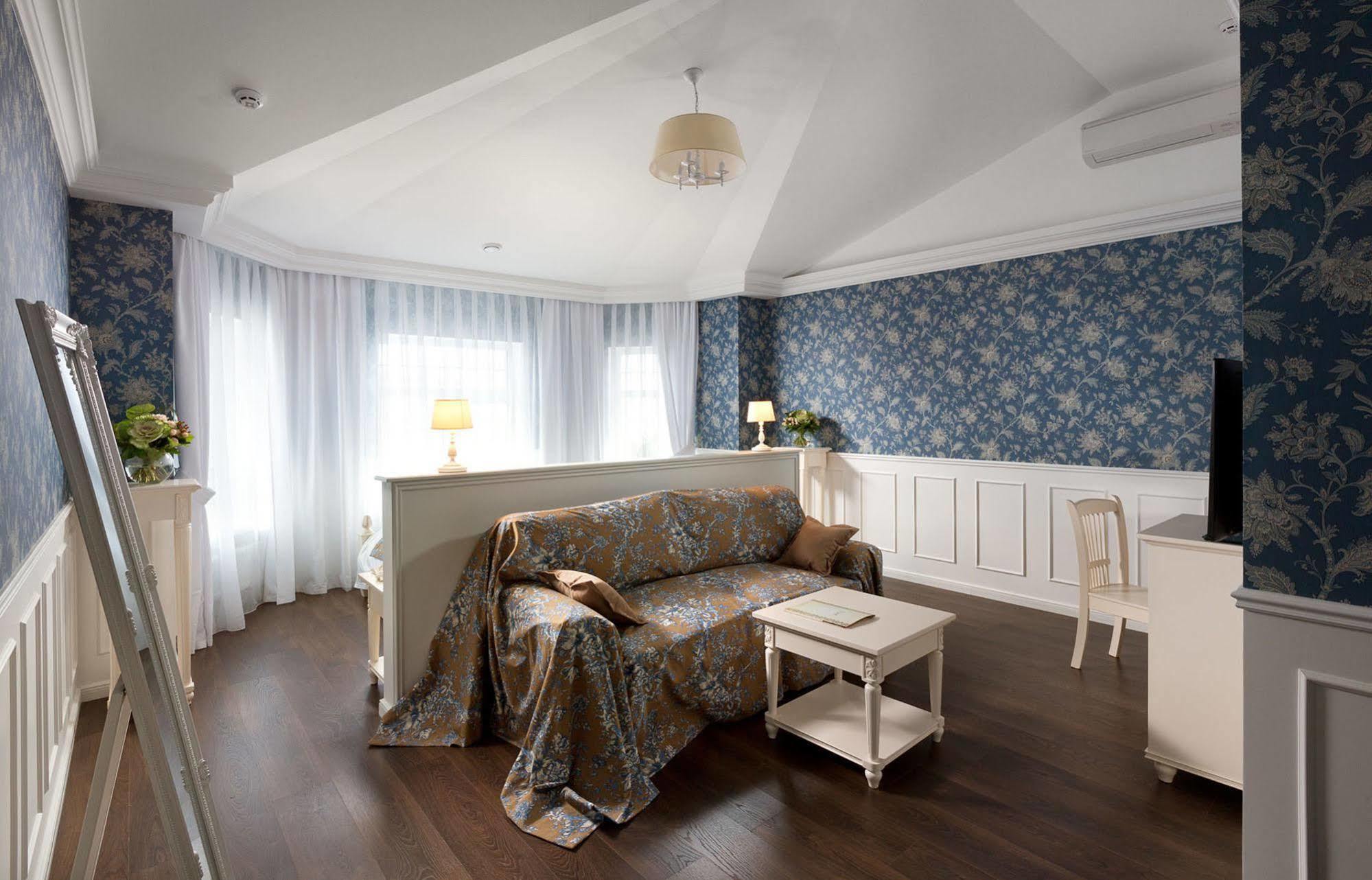 De Gaulle Boutique Hotel Kharkiv Bagian luar foto