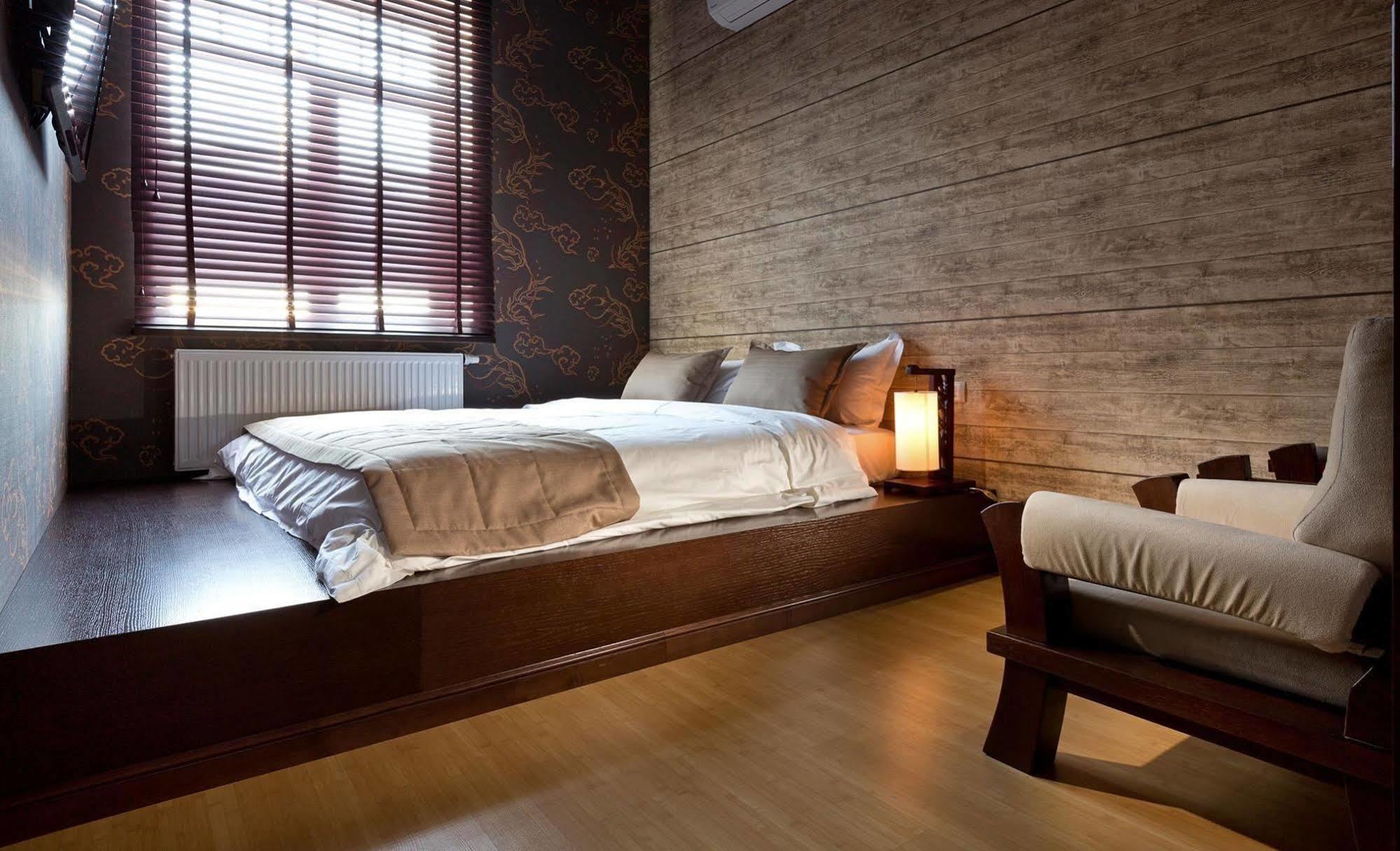 De Gaulle Boutique Hotel Kharkiv Bagian luar foto