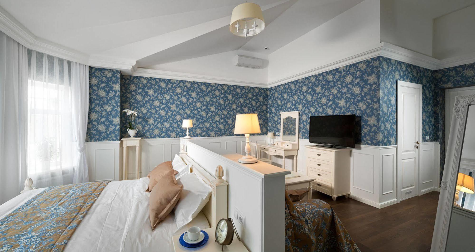 De Gaulle Boutique Hotel Kharkiv Bagian luar foto