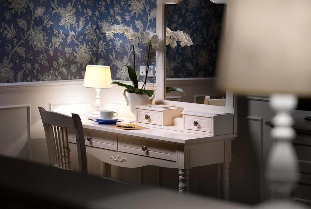 De Gaulle Boutique Hotel Kharkiv Bagian luar foto