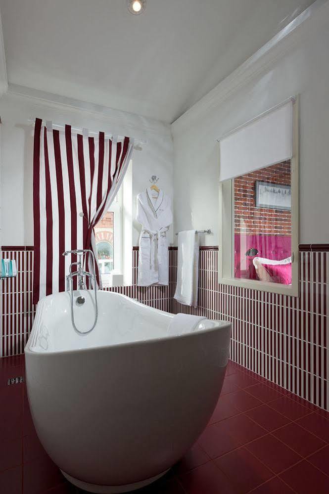 De Gaulle Boutique Hotel Kharkiv Bagian luar foto