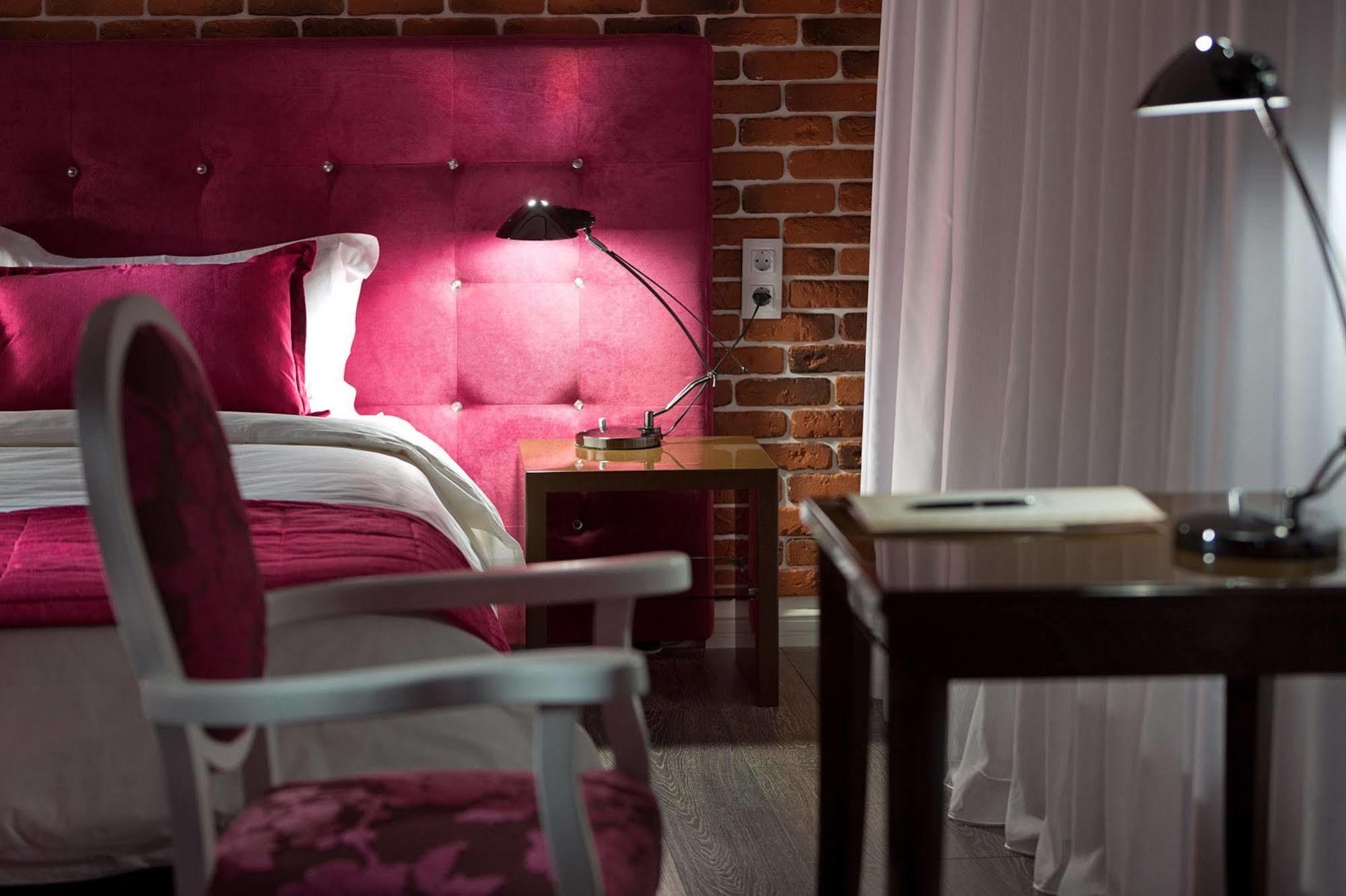 De Gaulle Boutique Hotel Kharkiv Bagian luar foto