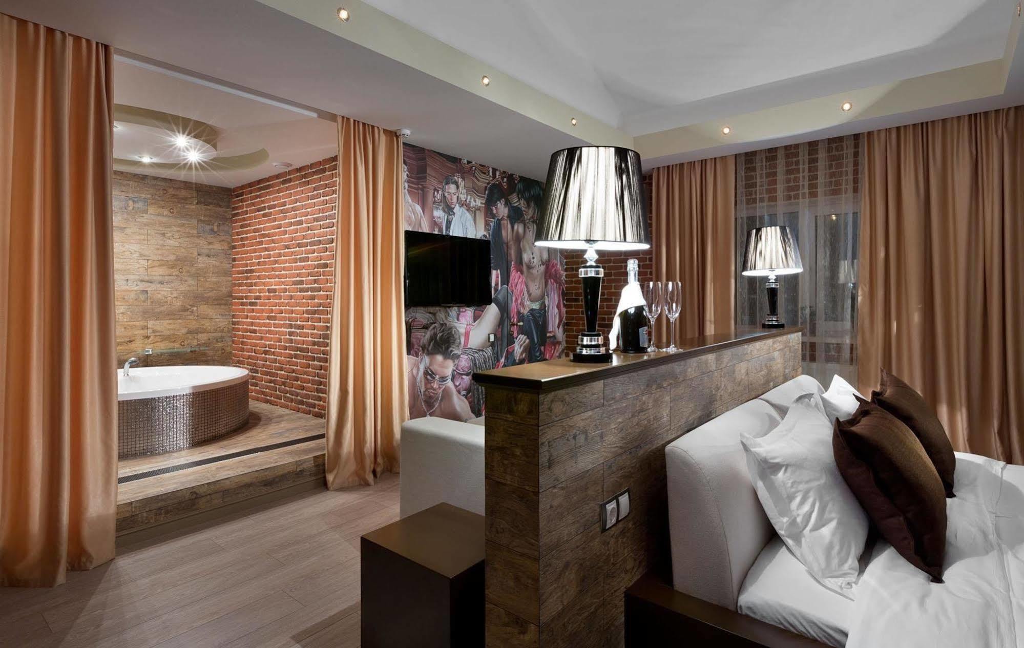 De Gaulle Boutique Hotel Kharkiv Bagian luar foto