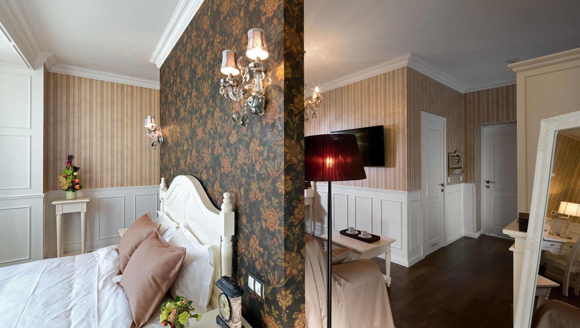 De Gaulle Boutique Hotel Kharkiv Bagian luar foto