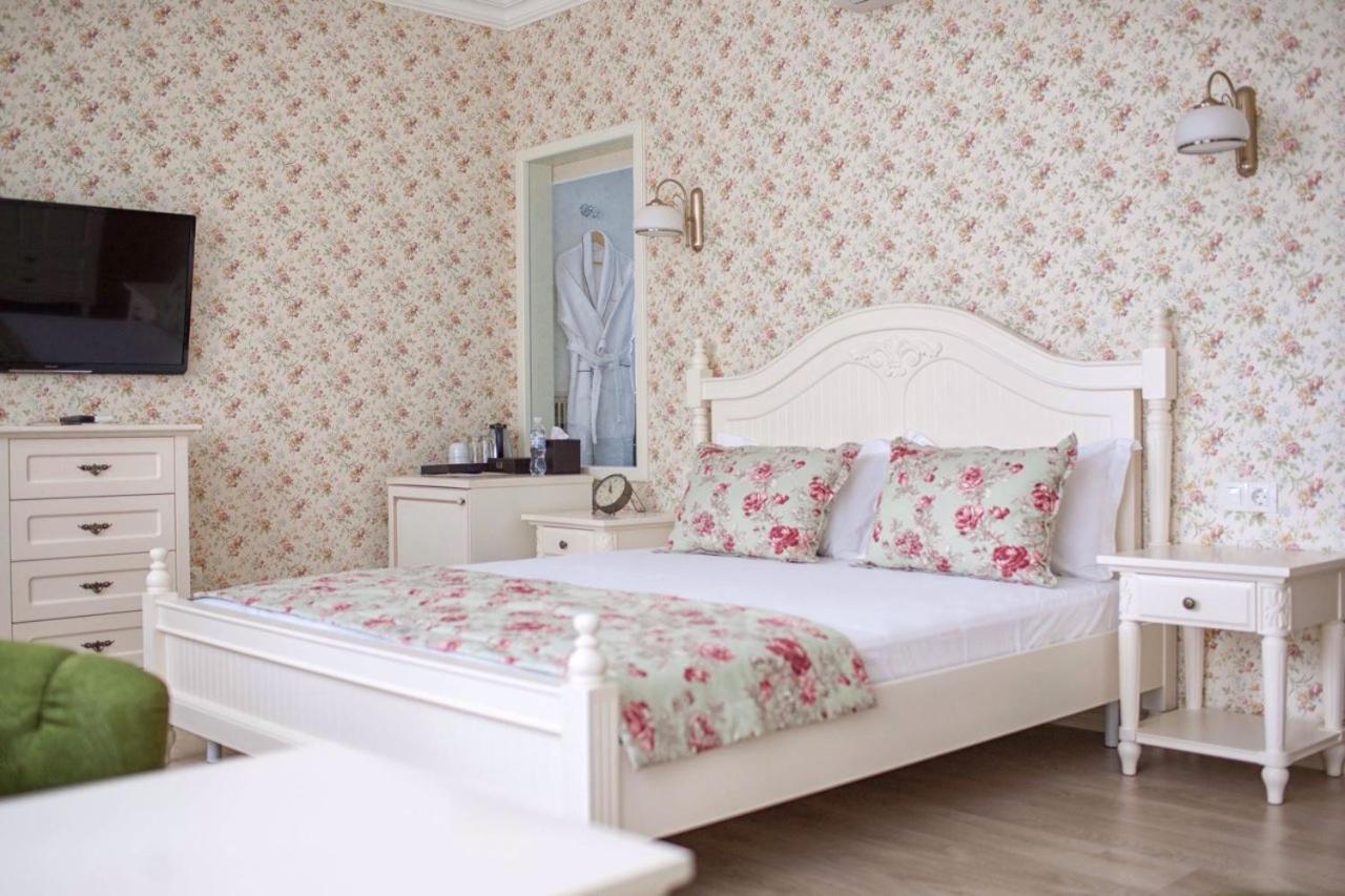 De Gaulle Boutique Hotel Kharkiv Bagian luar foto